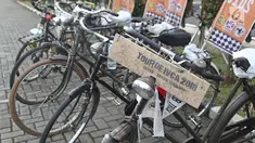 Sepeda onthel saat pelepasan kirab estafet IVCA 2018, Jakarta, Minggu (25/3). Kosti melakukan Kirab IVCA 2018 sejauh 1.500 Kilometer dari pantai Anyer sampai Sanur Bali, yang diikuti 10 sepeda onthelis. (Liputan6.com/Herman Zakharia)