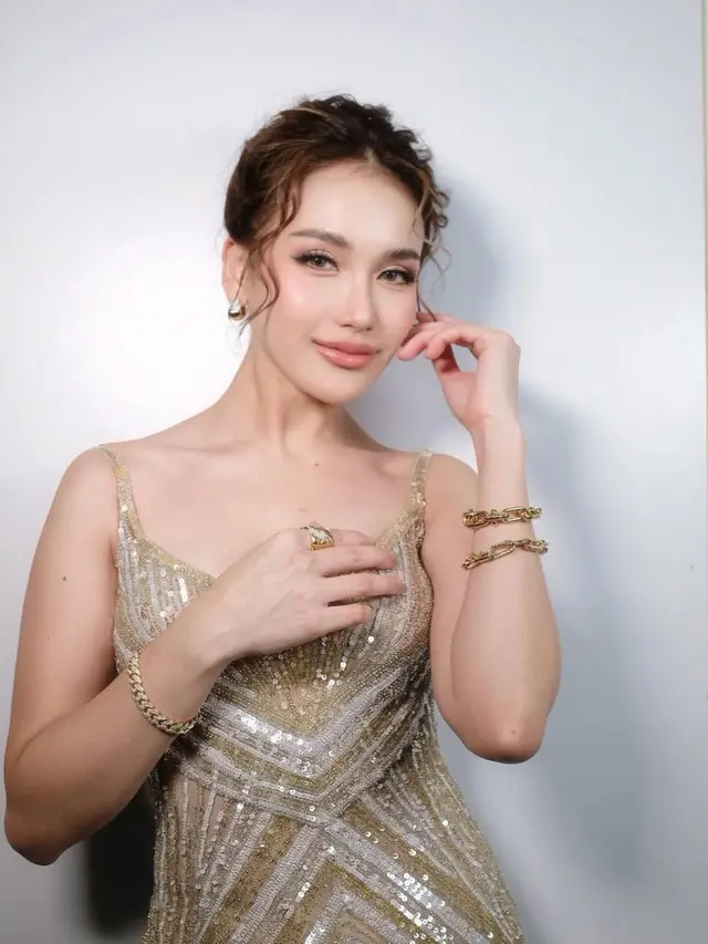 6 Gaun Ayu Ting Ting saat Duet Bareng Nancy Ajram, Pesona Glamor di Panggung