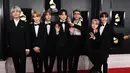 <p>Boyband Korea Selatan, Bangtan Boys alias BTS menghadiri perhelatan Grammy Awards 2019 di Staples Center, Los Angeles, Minggu (10/2). Beberapa member seperti J-Hope, Suga, Jin dan Jongkook memilih mengenakan dasi kupu-kupu. (Jordan Strauss/Invision/AP)</p>