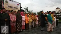 Pembacaan sumpah saat pelantikan anggota PPK dan PPS di Plaza Serangan Umum Satu Maret,Yogyakarta, Rabu (20/7). KPUD Kota Yogyakarta melantik PPK dan PPS untuk pelaksanaan Pilkada Walikota Yogyakarta 2017. (Liputan6.com/Boy Harjanto)