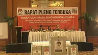 Rapat pleno terbuka rekapitulasi hasil penghitungan suara Pilkada DKI 2017 di Hotel Aryaduta, Jakarta Pusat, Sabtu (29/4/2017) malam. (Liputan6.com/Fachrur Rozie)
