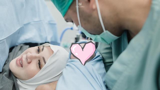 Kesha Ratuliu Melahirkan