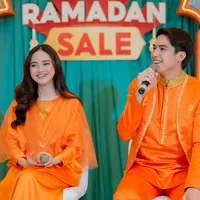 Baik, Syifa Hadju ataupun El Rumi ternyata sama-sama merupakan tim cemal-cemil terlebih dahulu saat berbuka puasa. [Dok/Shopee]
