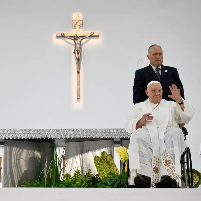 Paus Fransiskus Kenakan Jubah dengan Salib Nusantara Saat Misa Akbar, Jadi Sentuhan Etnik dalam Busana Liturgi