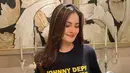 Cut Tari, presenter keturunan Aceh yang penampilannya awet muda. Cut Tari yang penampilannya kece ini selalu membuat warganet terpesona. Tak heran, banyak netizen terpesona dengan tinggalkan banyak komentar positif di kolom komentar foto. (Liputan6.com/IG/cuttaryofficial)