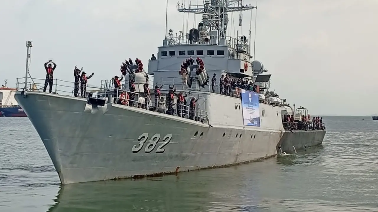 Tim ekspedisi berlayar menuju lima pulau terluar di Kepri untuk mendistribusikan uang layak edar dan memperkuat kedaulatan rupiah di wilayah 3T (Terdepan, Terluar, dan Terpencil). (Foto: Liputan6.com/Ajang Nurdin)