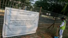 Akses jalan masuk menuju wahana rekreasi Sea World ditutup, Jakarta, Rabu (1/10/14). (Liputan6.com/Faizal Fanani)
