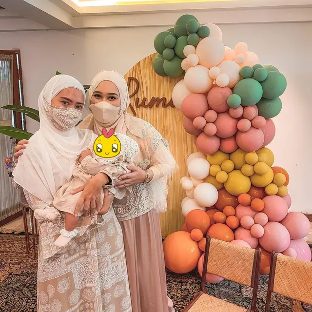 7 Momen Akikah Baby Rumi Anak Dian Pelangi, Berlangsung Khidmat