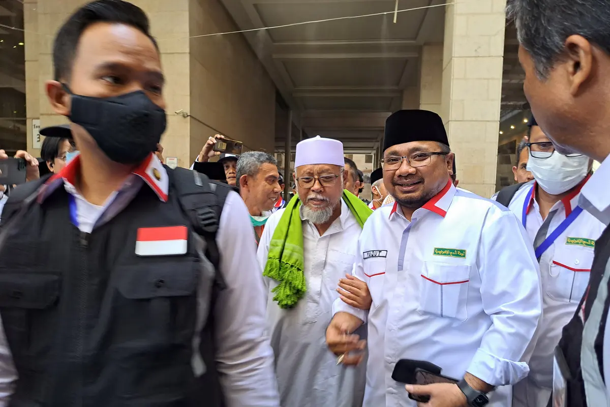 Menag Yaqut Cholil Qoumas melepas calon haji Indonesia berangkat ke Arafah dari Makkah, Kamis 7 Juli 2022. (Liputan6.com/Mevi Linawati)