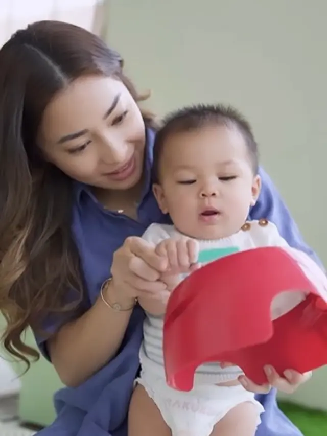 Nikita Willy mengurus anak (Instagram/nikitawillyofficial94)