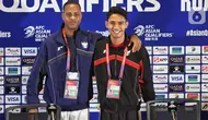 Pelatih Timnas Indonesia Patrick Kluivert (kiri) bersama pemain Timnas Indonesia Marselino Ferdinan memberikan keterangan terkait persiapan jelang laga putaran ketiga Kualifikasi Piala Dunia 2026 Zona Asia Grup C melawan Bahrain di Stadion Utama Gelora Bung Karno, Senayan, Jakarta, Senin (24/3/2025). (Liputan6.com/Angga Yuniar)