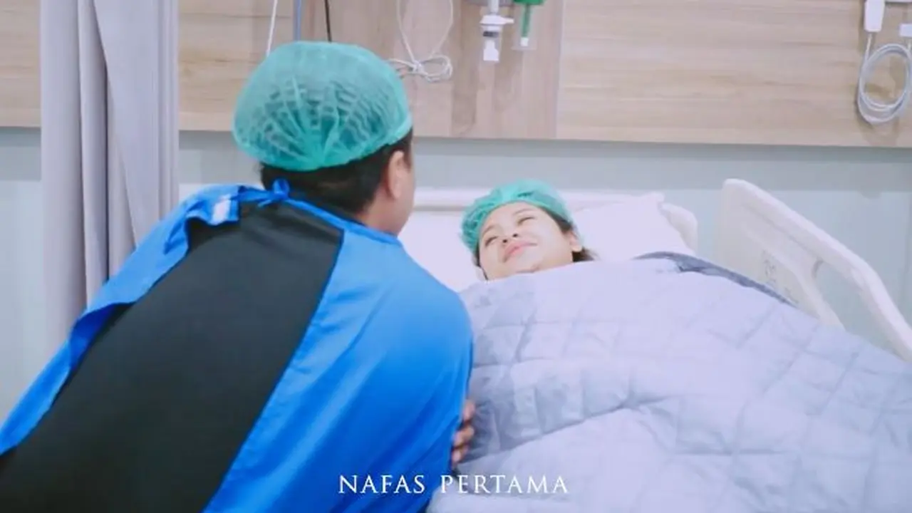 Indah Permatasari dan Arie Kriting dikaruniai anak pertama (Instagram/indahpermatas/nafaspertama)