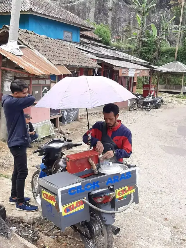 8 Tulisan Lucu di Gerobak Cilok Ini Bikin Geleng Kepala