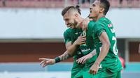 Pemain PSS Sleman, Yevhen Bokhashvili, dan rekan-rekan setimnya merayakan gol ke gawang RANS Nusantara FC ke gawang Arema FC dalam laga pekan ke-20 BRI Liga 1 2022/2023, Kamis (26/1/2022). (dok. PSS)