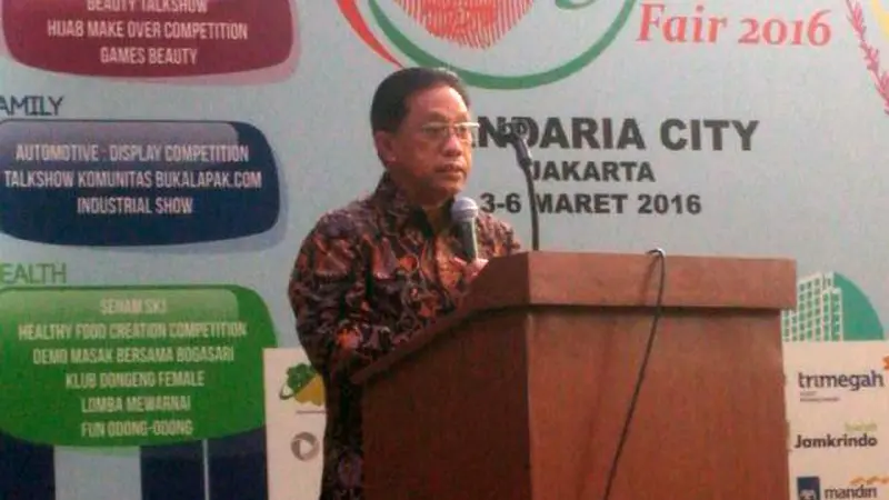 Kepala Eksekutif Pengawas Industri Keuangan Non-Bank OJK Firdaus Djaelani membuka  'Keuangan Syariah Fair (KSF) 2016'. 