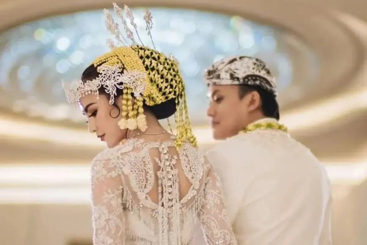 Rizky Febian dan Mahalini Raharja menikah (Instagram/thebridestory)