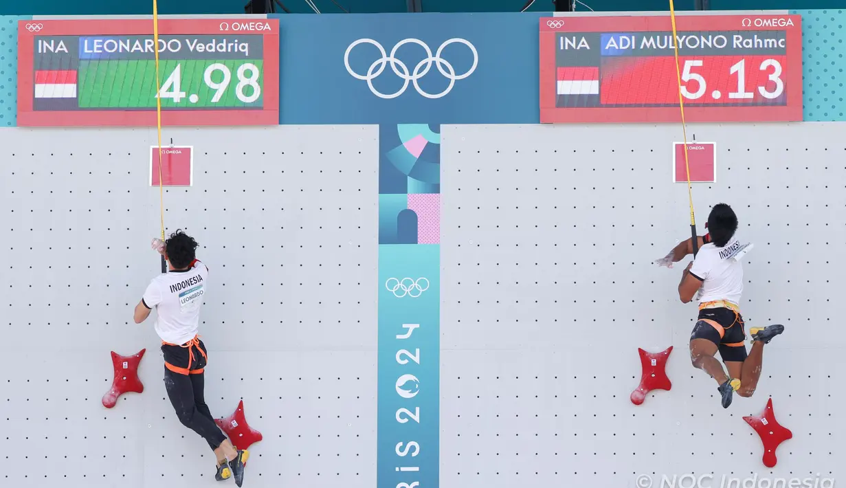 Atlet panjat tebing Indonesia, Veddriq Leonardo (kiri) berhasil mengungguli kompatriotnya, Rahmad Adi Mulyono  pada babak eliminasi cabor panjat tebing nomor speed putra Olimpiade Paris 2024 di Le Bourget Climbing Venue, Paris, Selasa (6/8/2024). (Dok. NOC Indonesia)