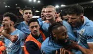 Penyerang Manchester City, Erling Haaland (tengah), merayakan gol kedua timnya bersama rekan-rekan setimnya dalam pertandingan Liga Inggris antara Liverpool dan Manchester City di Stadion Anfield, Liverpool, Inggris barat laut, pada 8 Februari 2026. (Paul ELLIS / AFP)