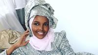 Halima Aden, model hijab pertama yang menghiasi sampul majalah VOGUE USA [foto: instagram/kinglimaa]