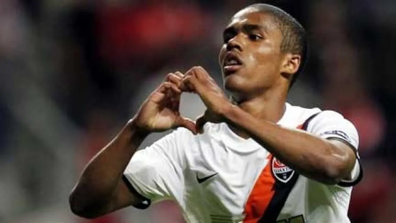Douglas Costa