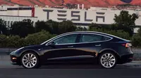 Tesla Model 3, mobil listrik ketiga Tesla siap dikirim ke konsumen. (Carscoops)