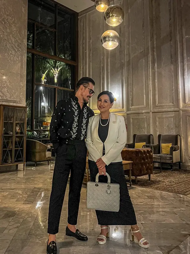 6 Outfit Pria ala Ferry Salim, Inspirasi Gaya Pria Usia 50-an yang Stylish Abis