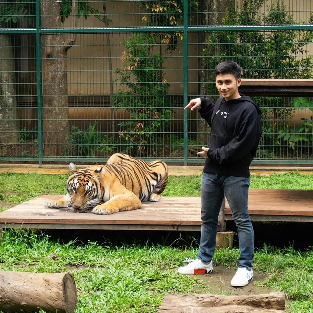 Dekat dengan Ria Ricis, Ini Potret Alshad Ahmad Bareng 6 Hewan Peliharaannya