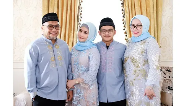 Jarang Tersorot, Ini 6 Potret Raja Adik Prilly Latuconsina yang Beranjak Dewasa