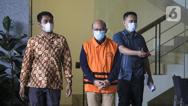 FOTO: KPK Tahan Kepala KPP Bantaeng Sulsel