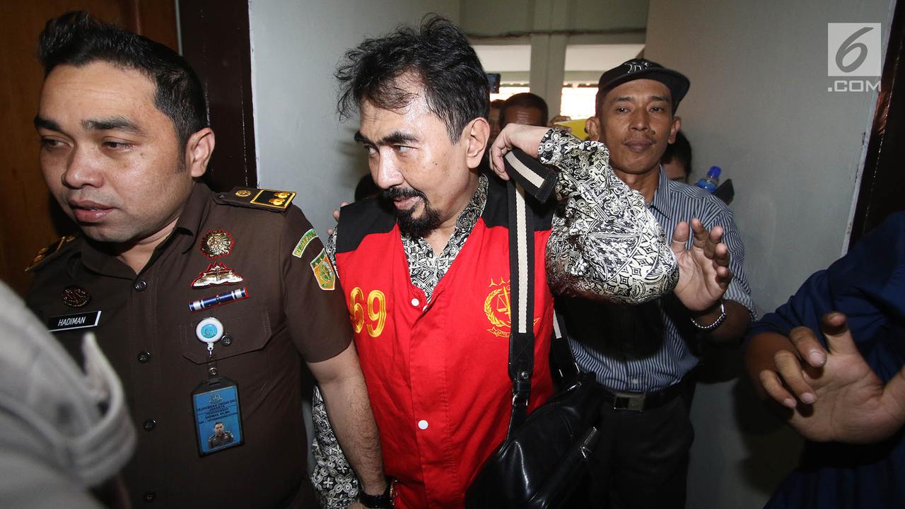 Gatot Brajamusti Jalani Sidang Kasus Senpi Ilegal