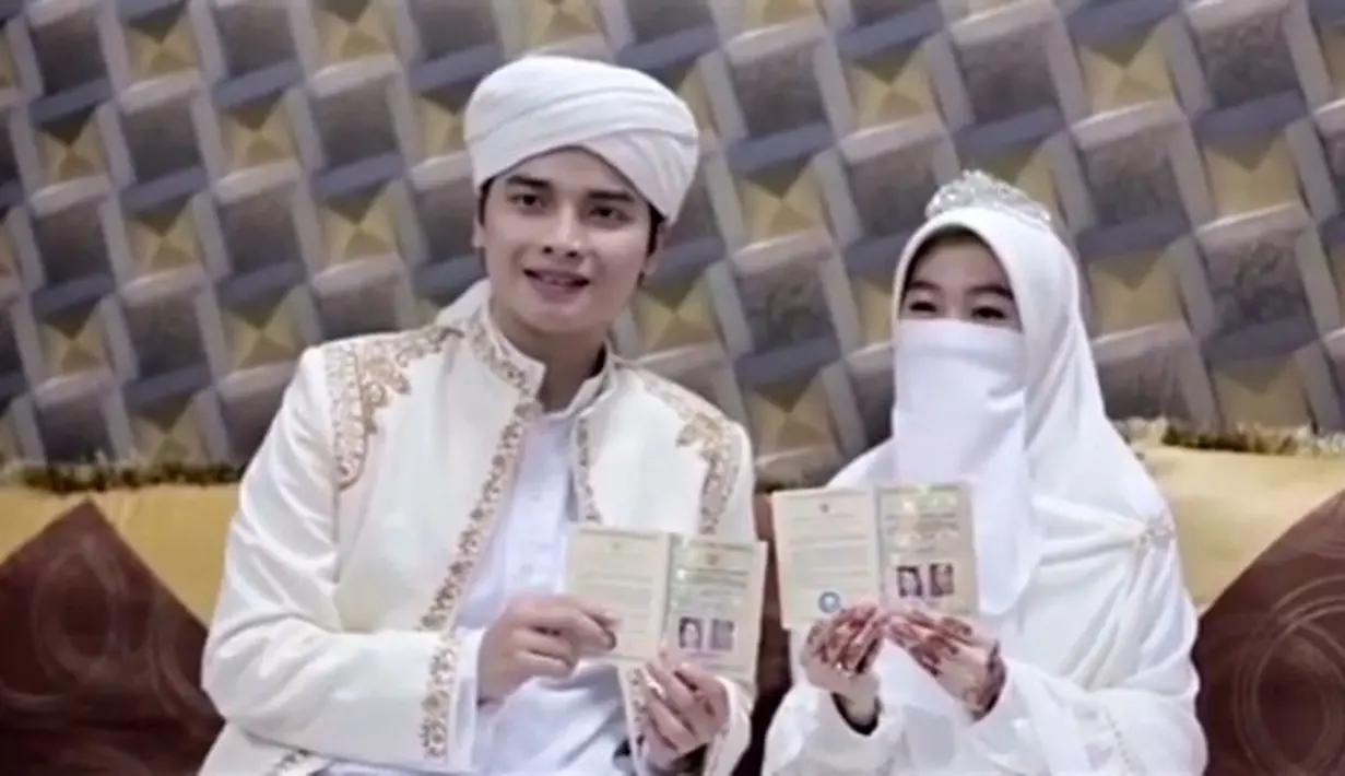 Dua bulan setelah kenal, Alvin dan Larissa memutuskan untuk menikah. Keduanya menikah pada 6 Agustus 2016 di Masjid Az Zikra. Pernikahan keduanya disaksikan oleh ribuan tamu undangan yang hadir. (Via: Instagram/alvin_411)