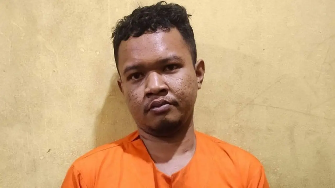 Tersangka anak bunuh ayah kandung di Polres Kampar.