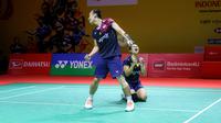 Ganda campuran Indonesia, Rinov Rivaldy/Lisa Ayu Kusumawati, melangkah ke semifinal Indonesia Masters 2025, setelah ganda Malaysia, Hoo Pang Ron/Chen Su Yin, dengan skor 21-23, 21-11, 21-19, di Istora Senayan, Jakarta, Jumat (24/1/2025). (Bola.com/Bagaskara Lazuardi)