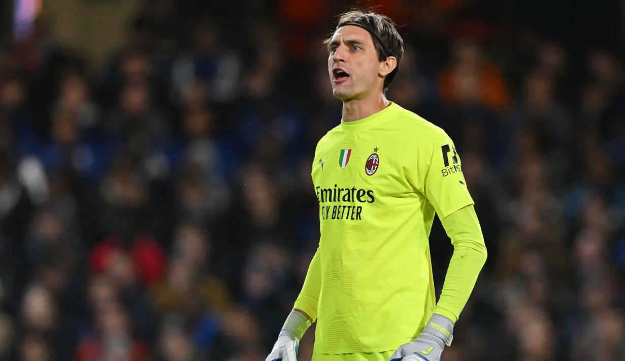 Ciprian Tatarusanu yang kini membela Abha Club setelah meninggalkan AC Milan pada awal musim 2023/2024 sebelumnya pernah tampil di Liga Champions bersama dua klub, yaitu Steaua Bucharest dan AC Milan. Bersama Steaua Bucharest ia melakukannya pada musim 2013/2014, sementara bersama AC Milan ia melakukannya selama dua musim pada 2021/2022 dan 2022/2023. Bersama keduanya ia total tampil dalam 14 laga di Liga Champions dengan torehan 5 kali clean sheet dan kebobolan 17 gol. (AFP/Glyn Kirk)