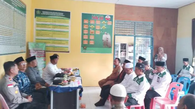 Pertemuan MUI Kepulauan Meranti dengan Polres Kepulauan Meranti dan pihak yang diduga menyebarkan aliran sesat.