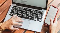 Ilustrasi smartphone dan laptop | Oleg Magni dari Pexels