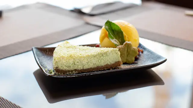 Paduan Matcha Latte dan Dessert Matcha untuk Teman Bersantai