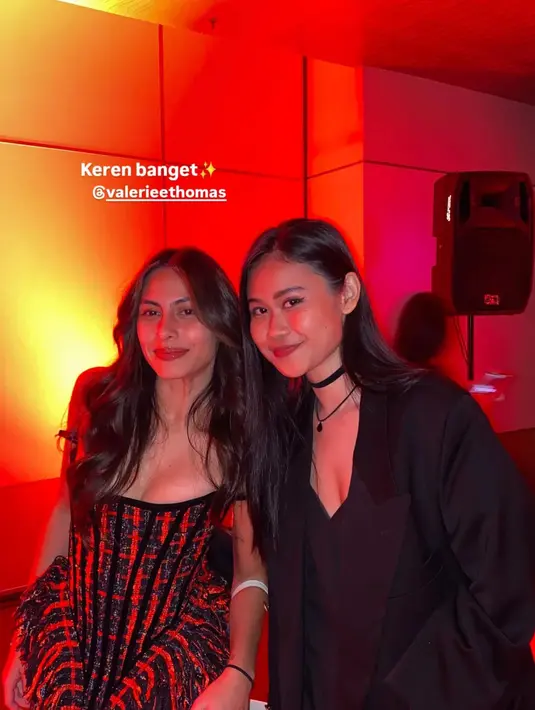 Penampilan Valerie Thomas berubah total usai pertunjukkan selesai. Masih tetap cantik namun tanpa kesan horor [@valerieethomas]