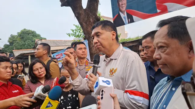 Menteri Perumahan dan Kawasan Permukiman (PKP), Maruarar Sirait, di Kampung Ambon, Cengkareng, Jakarta Barat, Sabtu (24/10/2026).