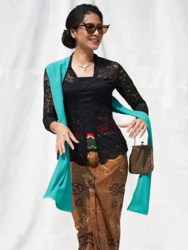 Dian Sastrowardoyo berkebaya (Instagram/therealdisastr)