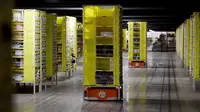 Suasana pekerja robot di gudang fulfillment center Amazon. Sumber: Amazon