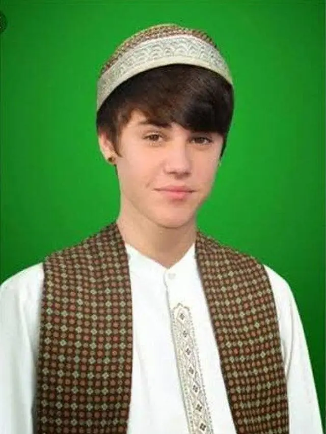 6 Editan Foto Justin Bieber Jika Menimba Ilmu di Indonesia Ini Kocak