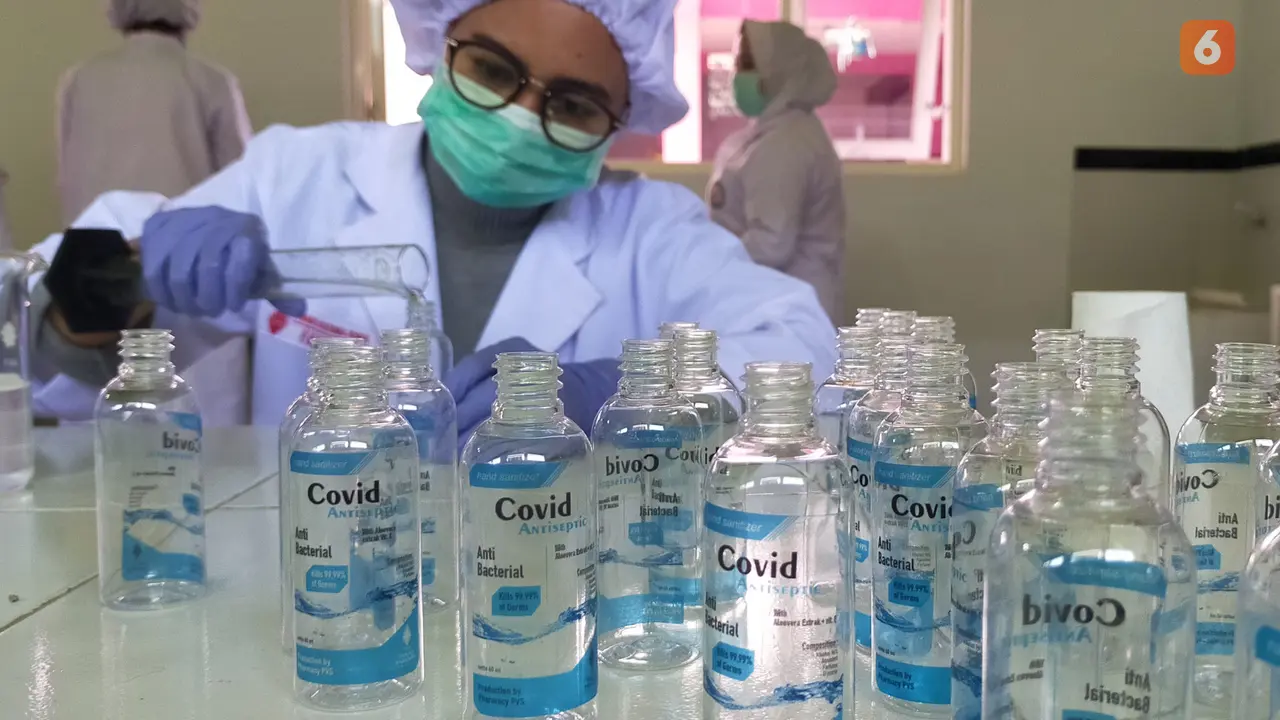 Hand Sanitizer dari Laboratorium Sekolah Kejuruan di Malang