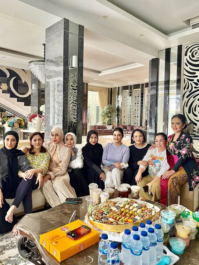 Potret Geng Artis Lawas Awet Muda (credit: instagram/bellasaphiraofficial)