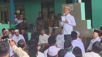 Menteri ESDM, Bahlil Lahaladalia saat mendatangi Pondok Pesantren Darul Tauhid, Purworejo, Jawa Tengah. (Liputan.com/Dicky Agung Prihanto)