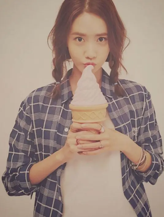 Yoona terlihat sangat manis saat unggah fotonya ke akun instagramnya. (via instagram@yoona__lim)