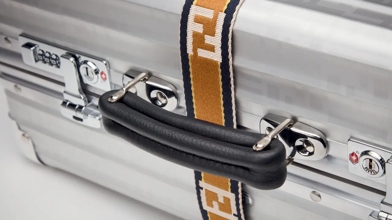 Kolaborasi, Koper Ini Miliki Detail Fendi dan Desain Khas Rimowa