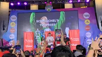 Legenda Manchester United Peter Schmeichel disambut dengan fan chant oleh para penggemar dalam acara Vidio Premier League Festival di Cilandak Town Square, Jakarta Selatan, pada Jumat (5/8/2023). (Liputan6.com/Melinda Indrasari)