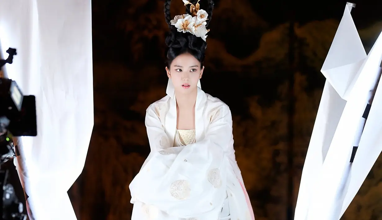 Penampilan Jisoo sebagai cameo film Dr Cheon and Lost Talisman sontak menjadi perbincangan di forum komunitas Korea. [Dok/YG Entertainment]