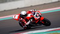 Pembalap Astra Honda Racing Team (AHRT) Fadillah Arbi Aditama kala menjajal Sirkuit Mandalika dalam sesi latihan bebas ARRC Mandalika 2023, Jumat (11/8/2023). (Dok. AHRT)